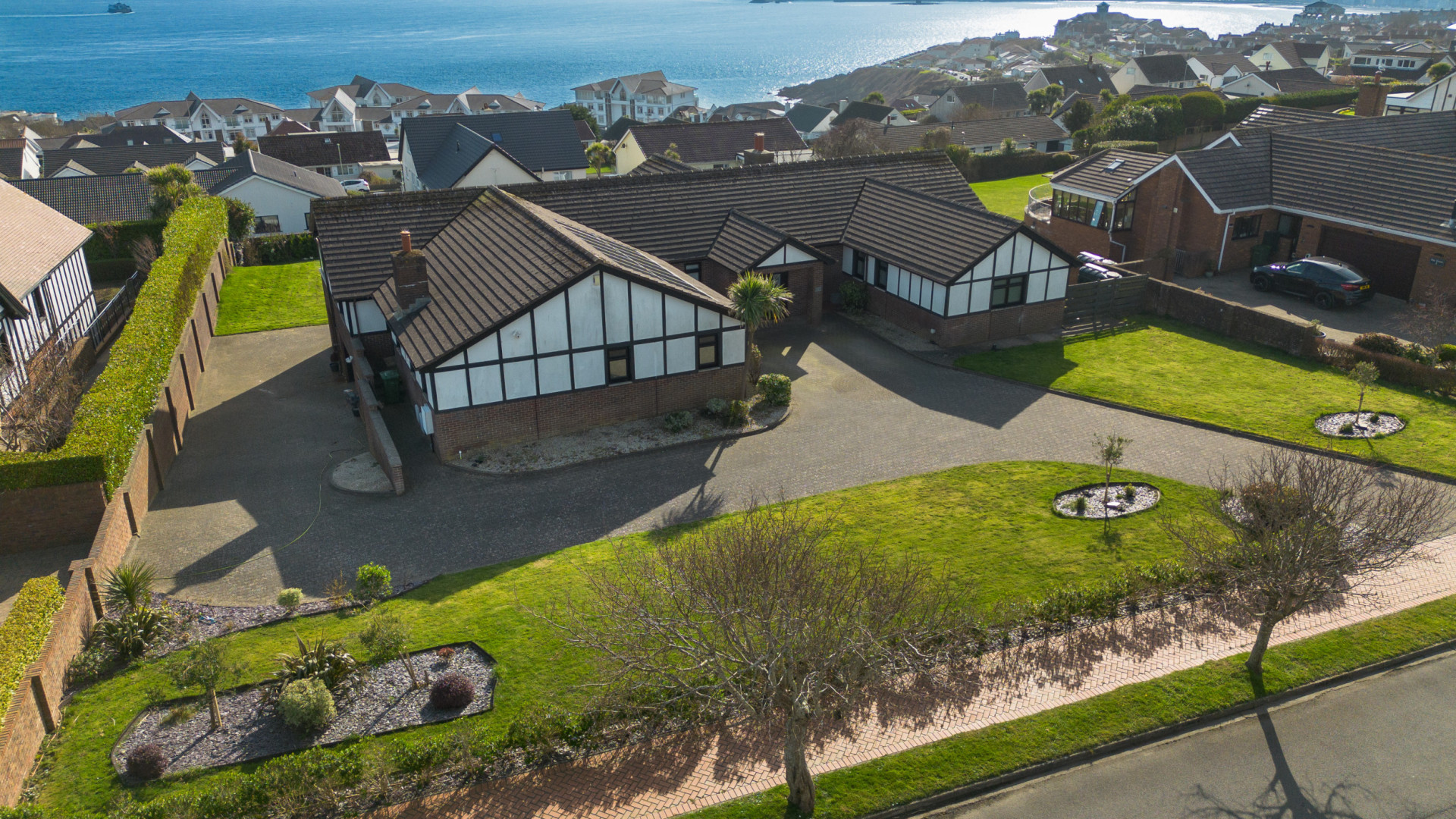 Thie My Chree, 10 Manor Park, Onchan, IM3 2EP. — Photo 1 of 47