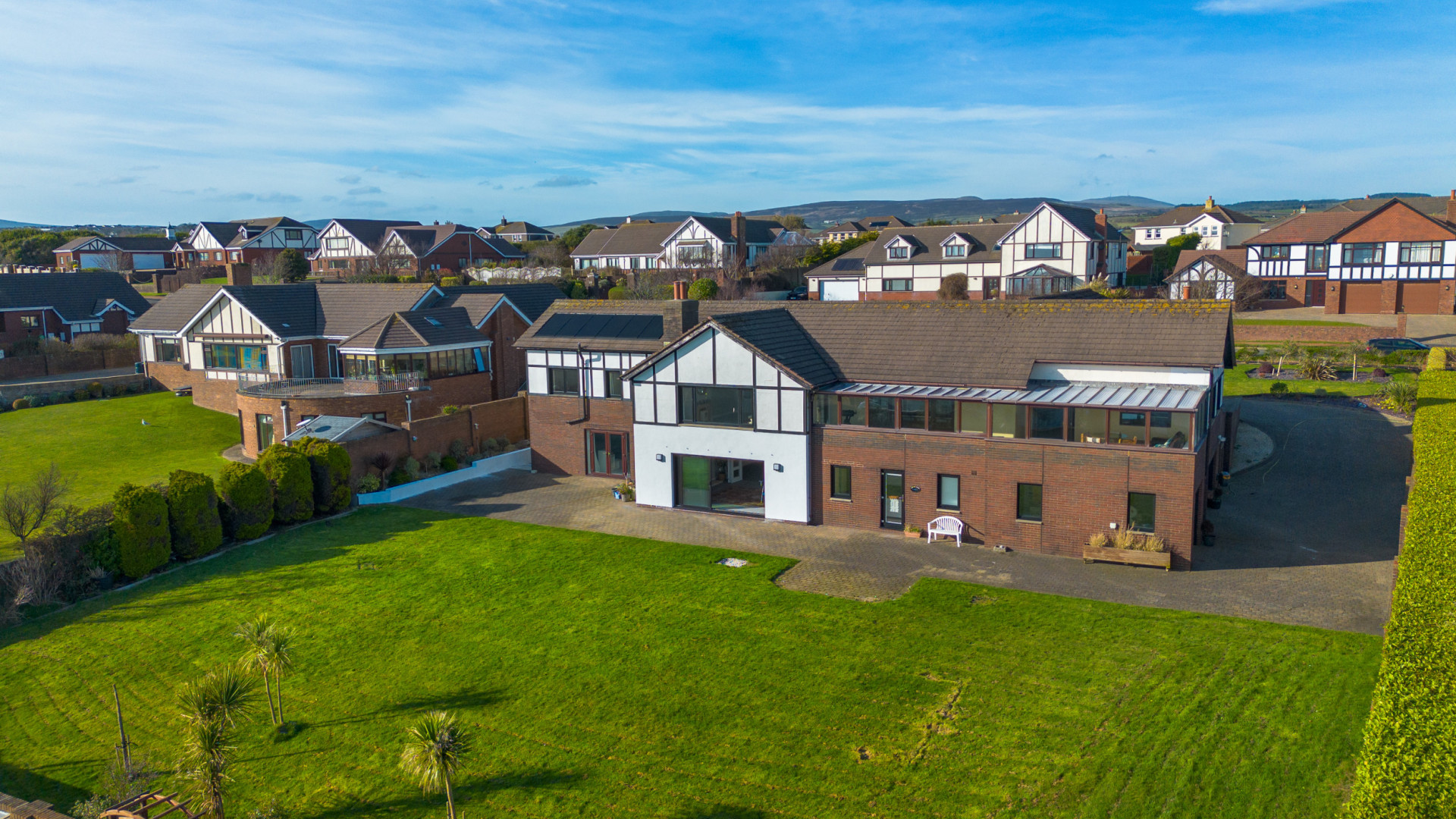 Thie My Chree, 10 Manor Park, Onchan, IM3 2EP. — Photo 2 of 47
