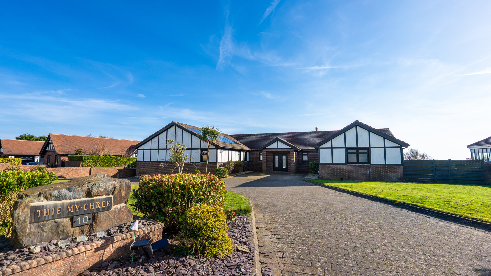 Thie My Chree, 10 Manor Park, Onchan, IM3 2EP. — Photo 3 of 47