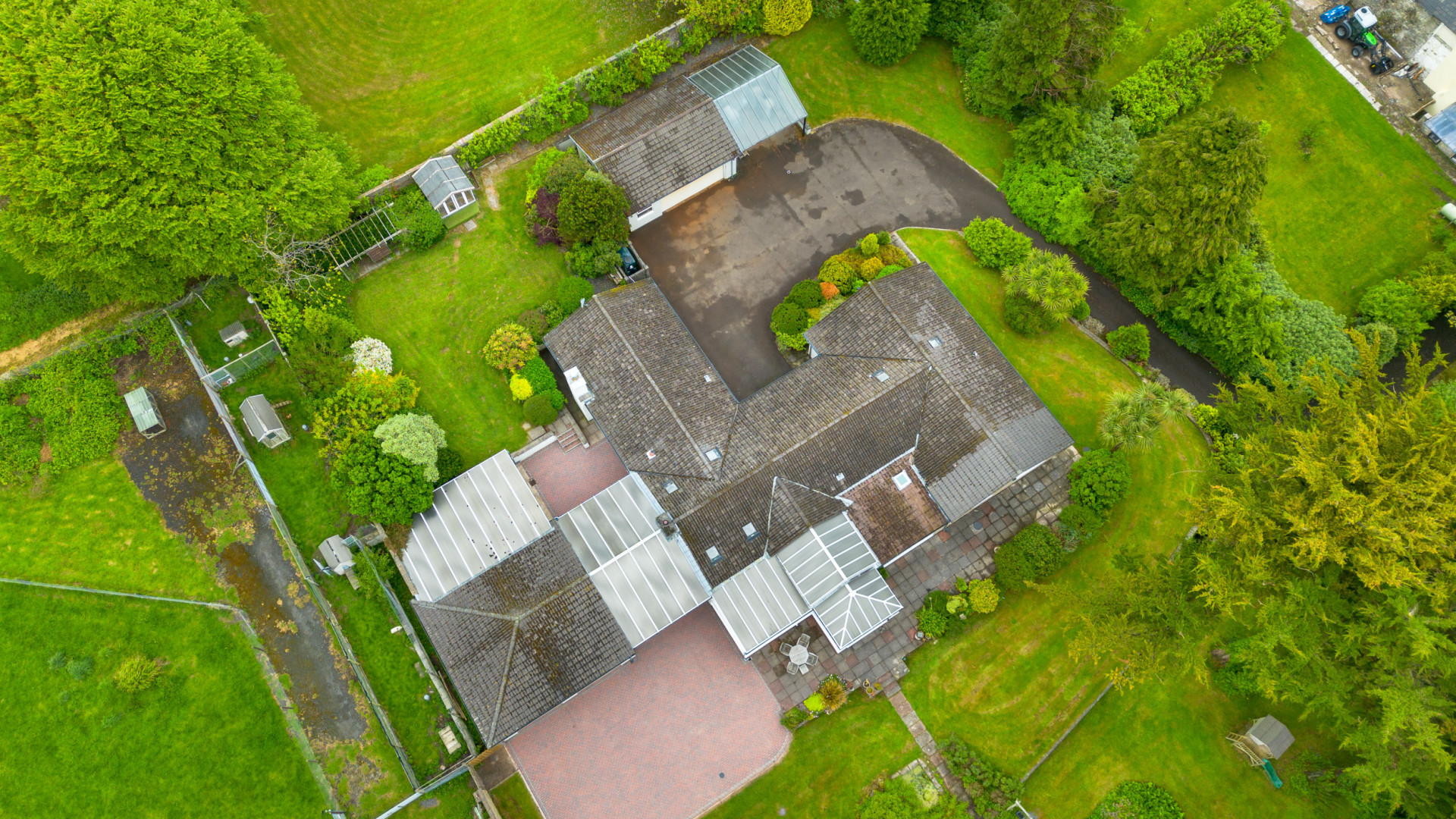 Flambards, West Baldwin Road, Mount Rule, Braddan, IM4 4HS. — Photo 2 of 45