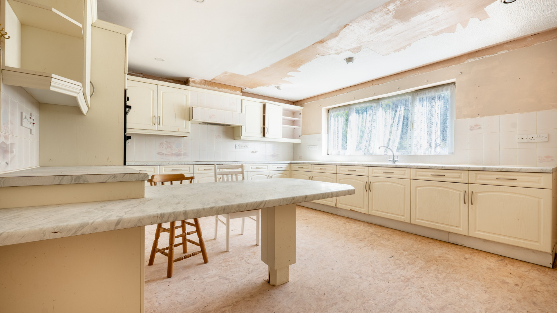 2 Beechwood Rise, Douglas, IM2 5NE. — Photo 5 of 21