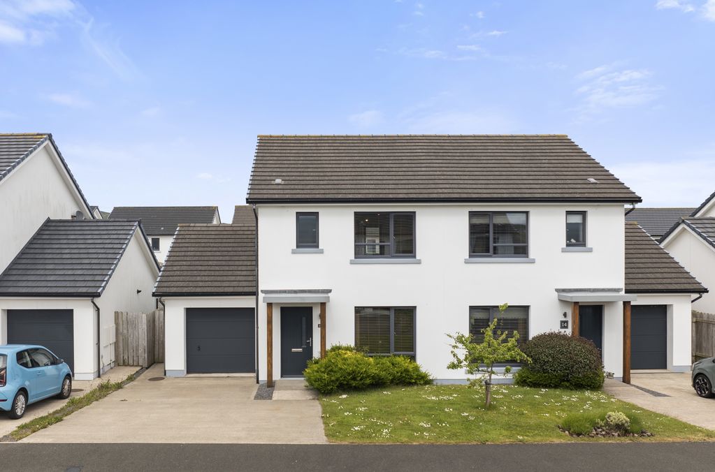 16 South Barrule Avenue, Ballakilley, Port Erin IM9 6DT. — Photo 1 of 21