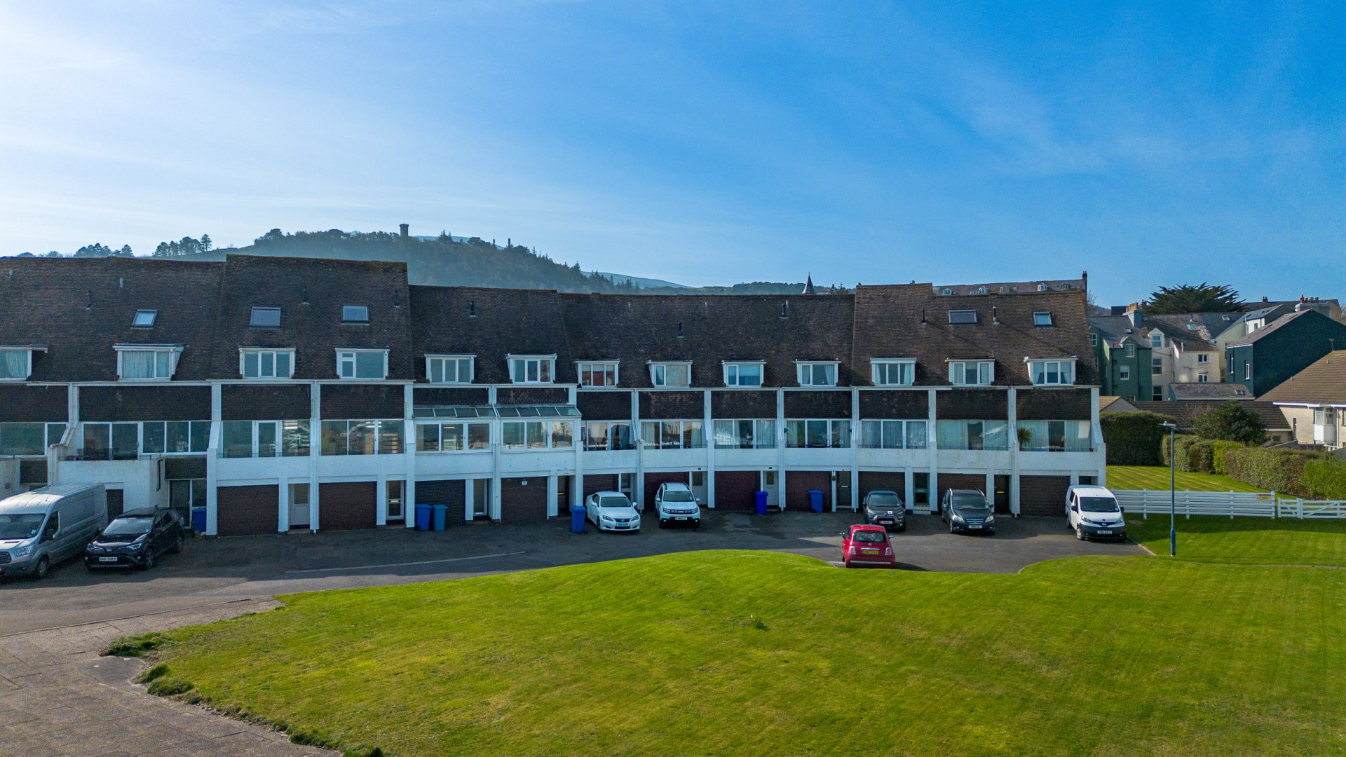 7 Marine Gardens, Ramsey, IM8 1EN. — Photo 2 of 23