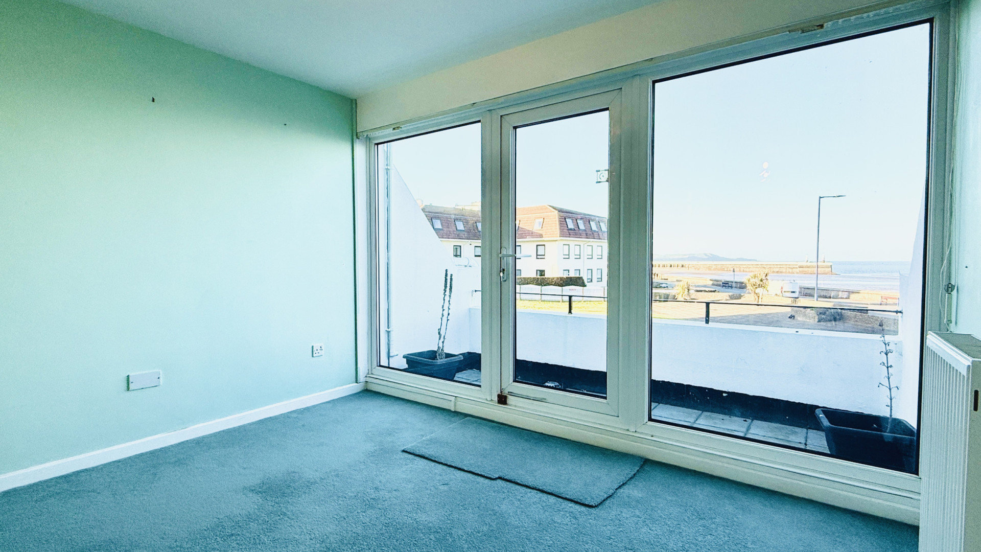7 Marine Gardens, Ramsey, IM8 1EN. — Photo 4 of 23