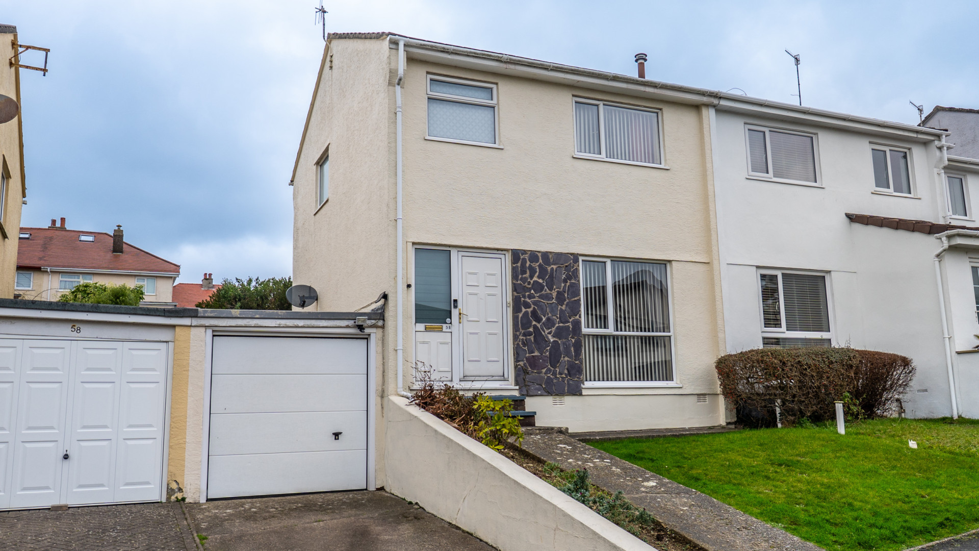 56 Derwent Drive, Lakeside Gardens, Onchan, IM3 2DA. — Photo 1 of 14