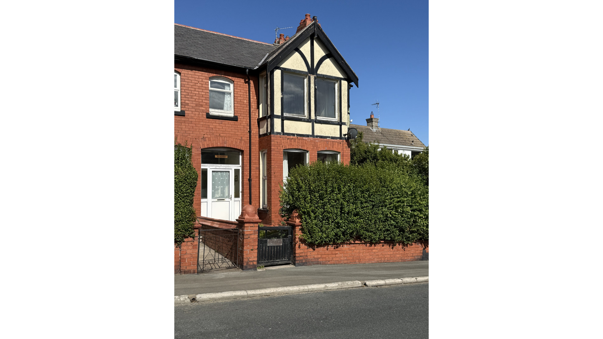 Seaholme, Queens Pier Road, Ramsey, IM8 2HP. — Photo 1 of 25