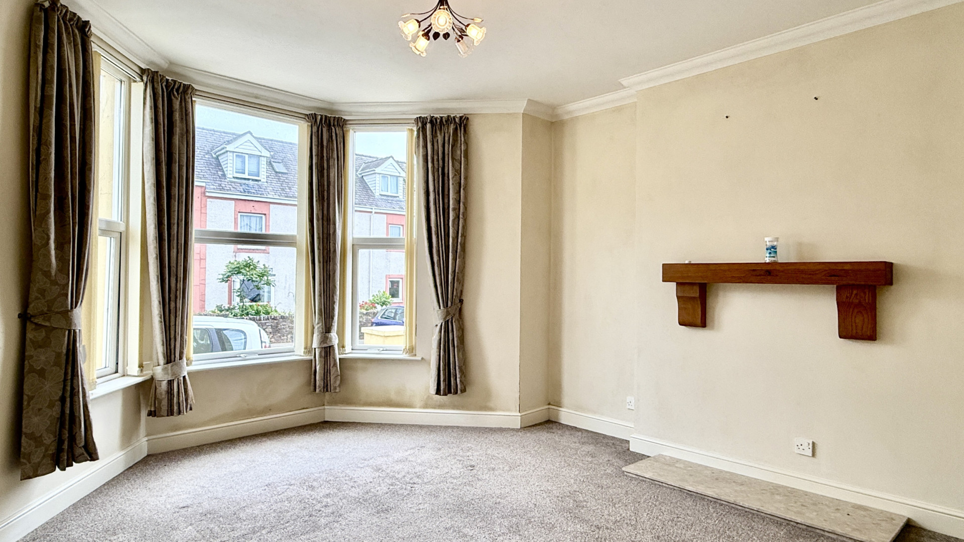 1 Hanley Villas, Ramsey, IM8 3DH. — Photo 3 of 21