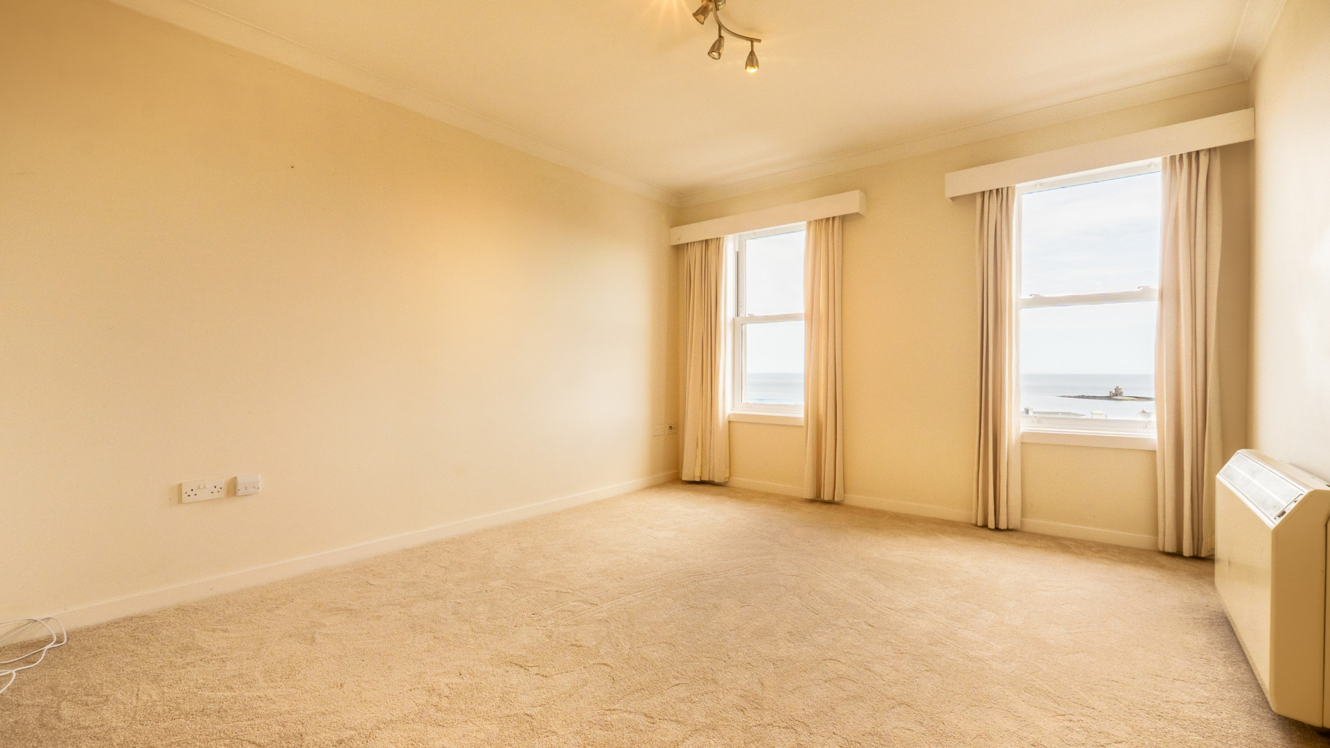 Apt. 8 Harris View Apartments, Mona Terrace, Douglas, IM1 3NA. — Photo 2 of 10