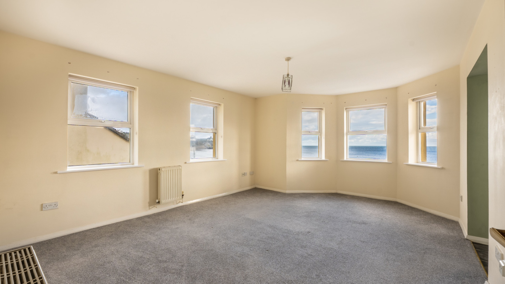 Apt. 45 Piccadilly Court, Queens Promenade, Douglas, IM2 4NS. — Photo 4 of 17