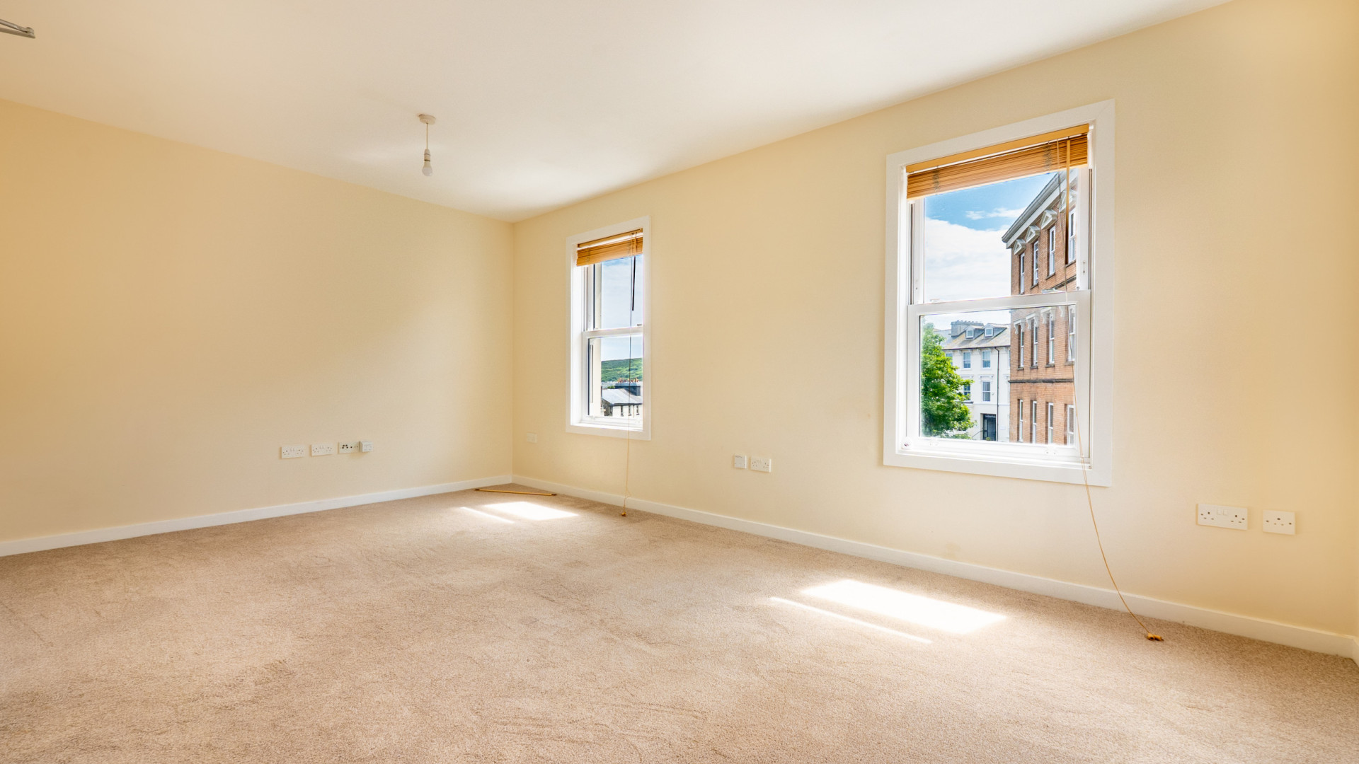 Apt. 10 Harris View Apartments, Mona Terrace, Douglas, IM1 3NA. — Photo 3 of 11