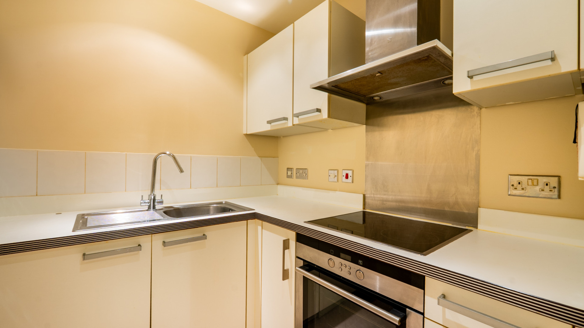 Apt. 15 Spectrum Apartments, Central Promenade, Douglas, IM2 4LL. — Photo 4 of 13