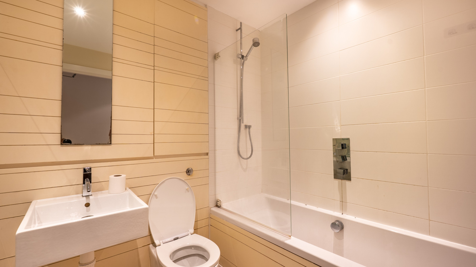 Apt. 15 Spectrum Apartments, Central Promenade, Douglas, IM2 4LL. — Photo 5 of 13