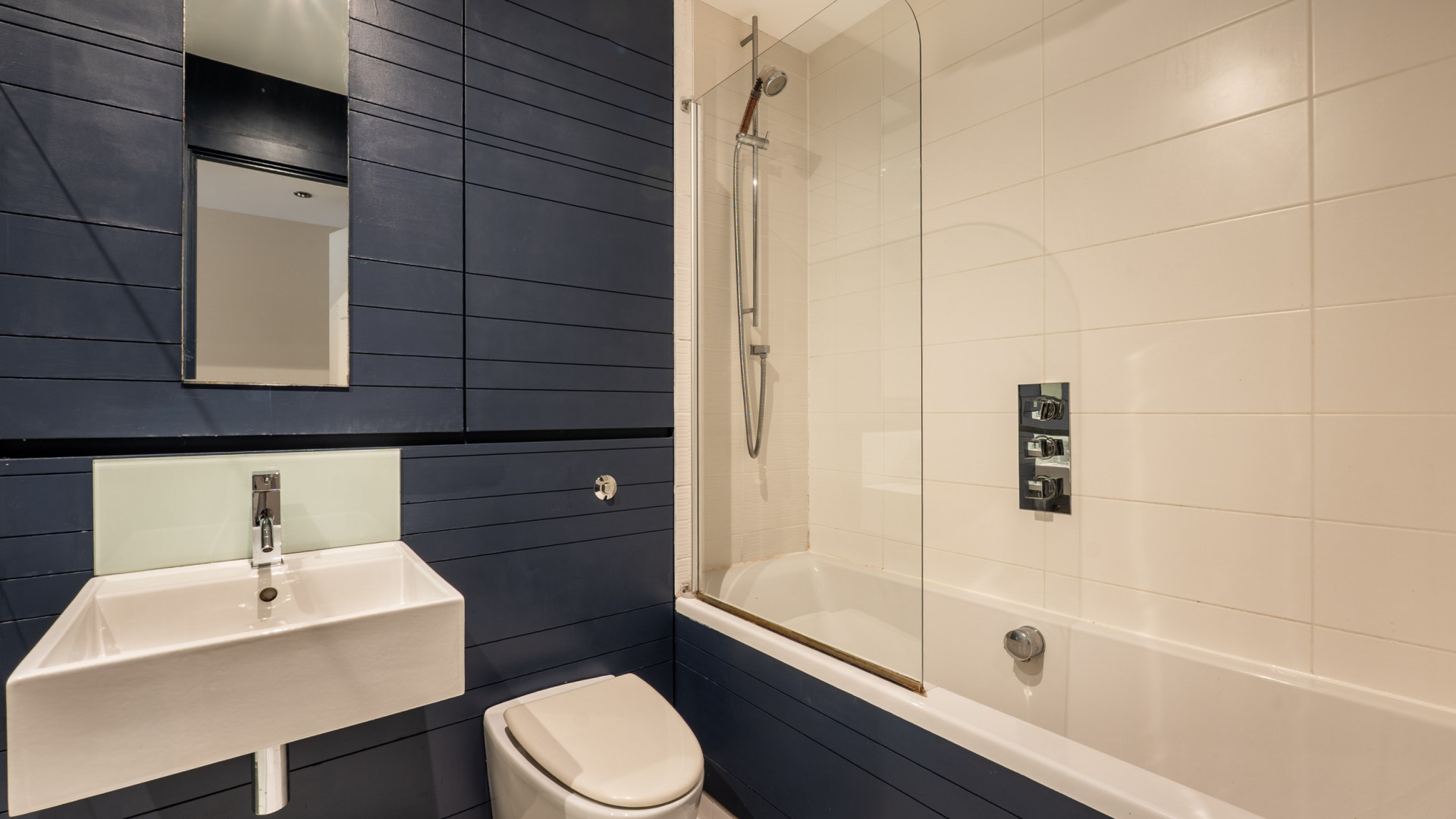 Apt. 14 Spectrum Apartments, Central Promenade, Douglas, IM2 4LL. — Photo 5 of 13