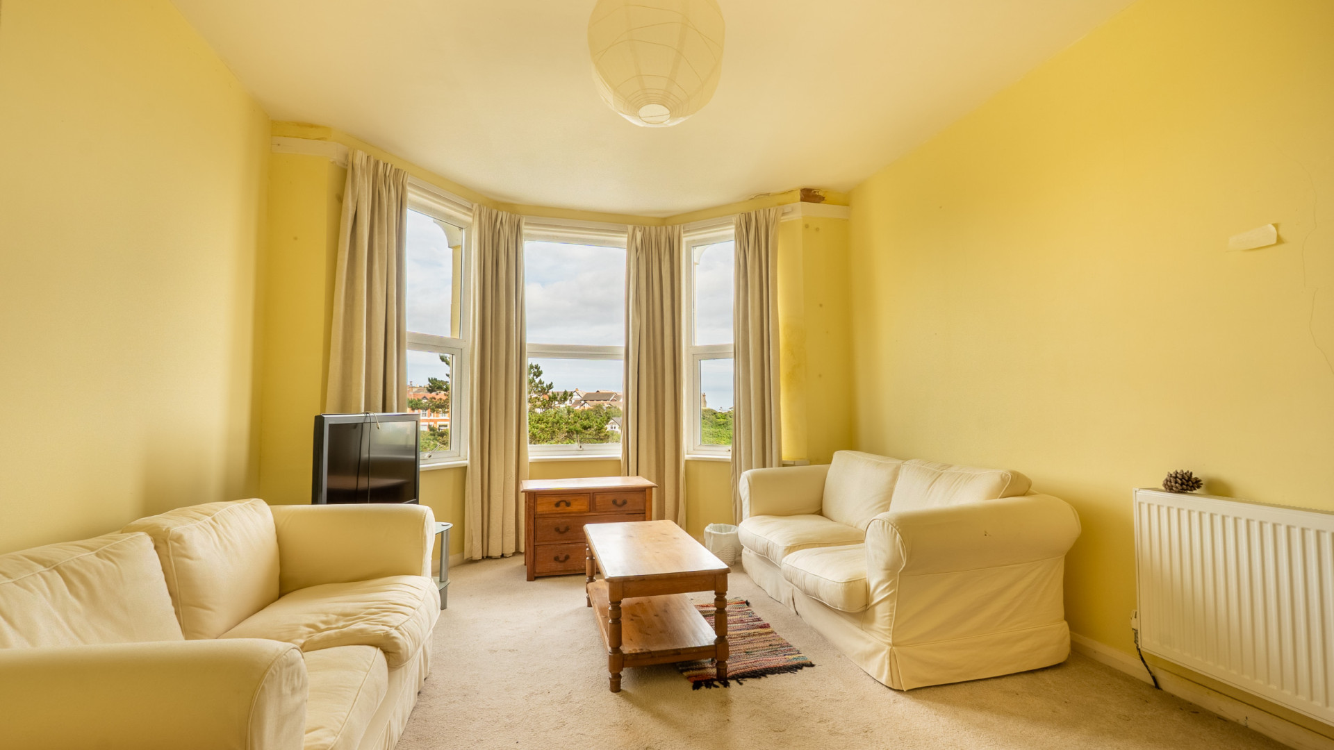 Apt. 2, 19 Royal Avenue West, Onchan, IM3 1HB. — Photo 2 of 10