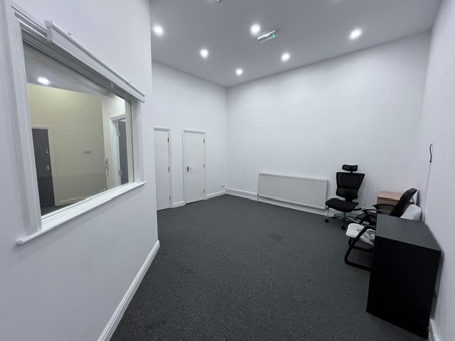 Unit 2, 26 Victoria Street, Douglas. — Photo 2 of 5