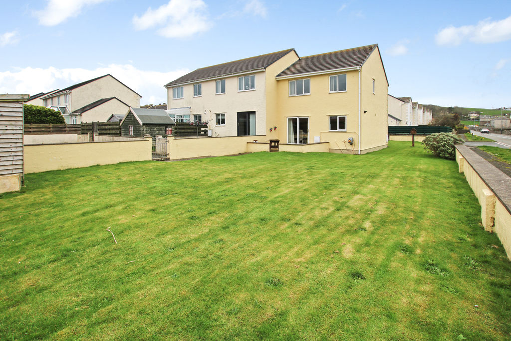 27 Creggan Lea, Port St Mary IM9 5BE. — Photo 2 of 30