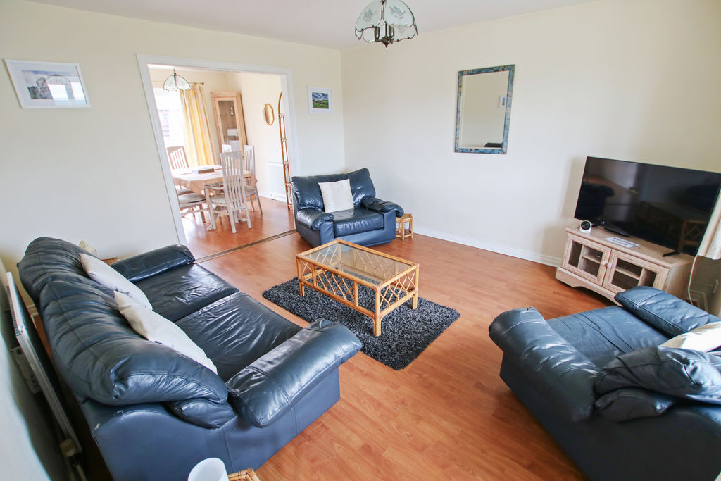 27 Creggan Lea, Port St Mary IM9 5BE. — Photo 4 of 30