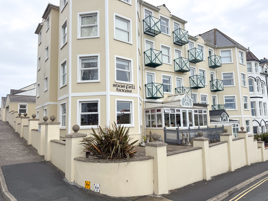 Apartment 4, Snaefell House The Promenade, Port Erin. — Photo 1 of 24