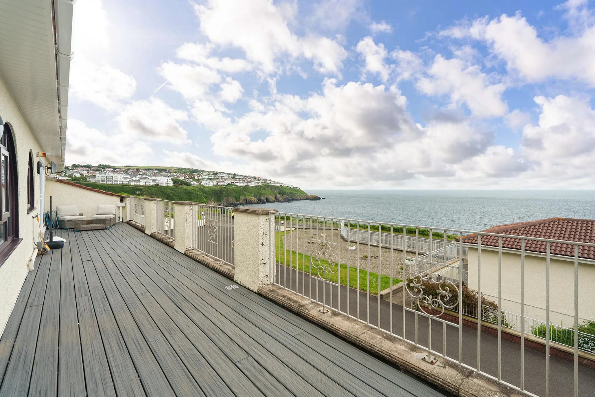 23 King Edward Bay Apartments, Sea Cliff Road, Onchan. — Photo 3 of 5