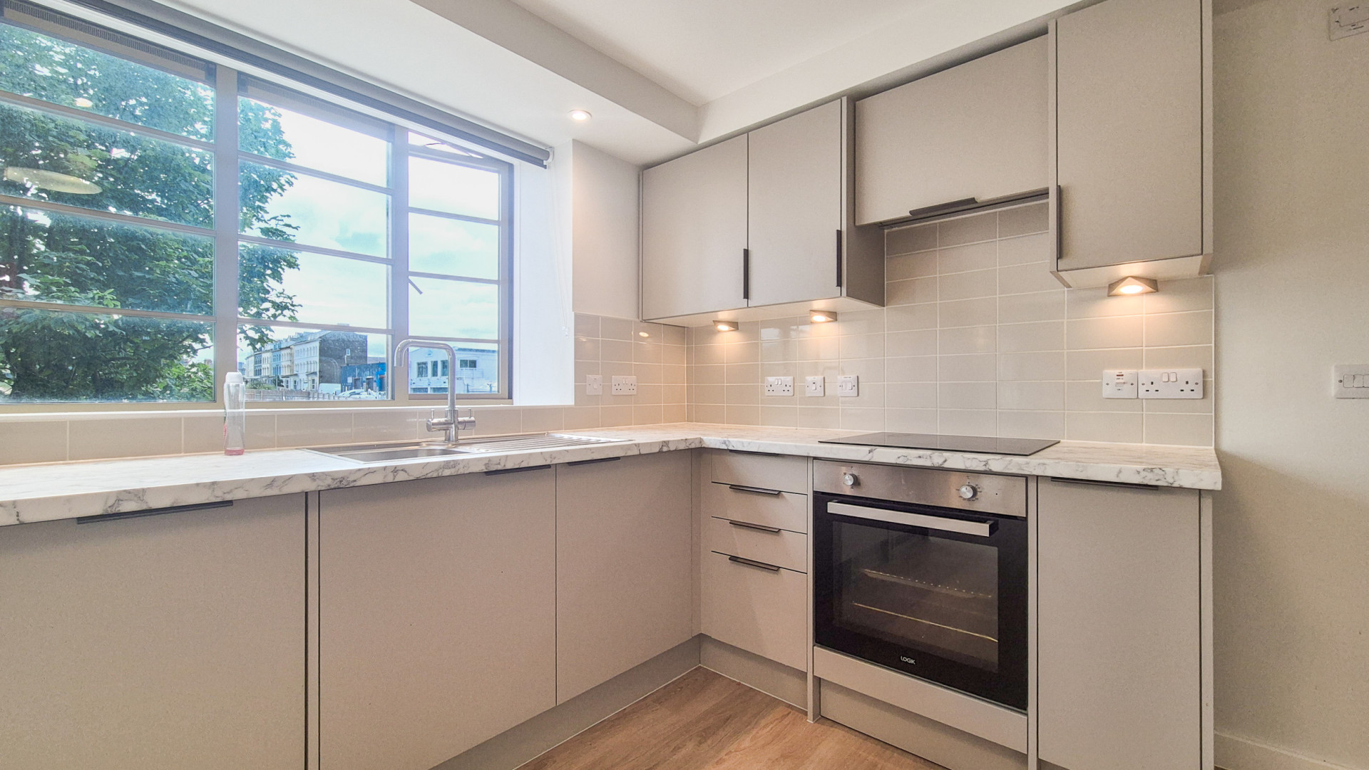 Apt. 7 Thie Clag, Westmoreland Road, Douglas, IM1 4AJ. — Photo 5 of 13