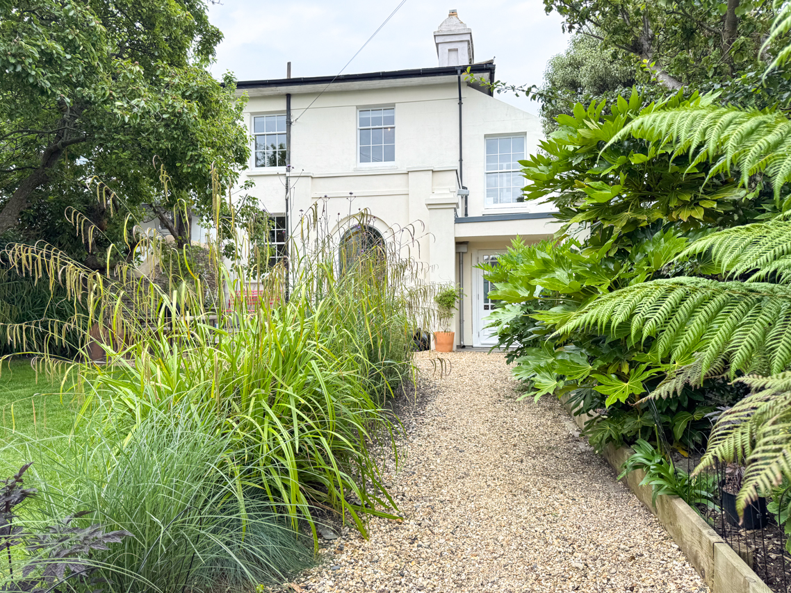 5 Victoria Terrace, Douglas. — Photo 1 of 46