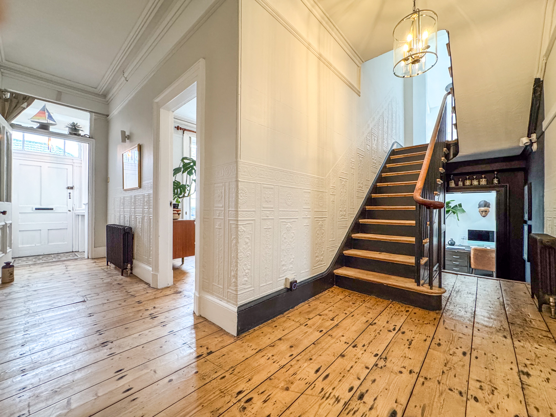 5 Victoria Terrace, Douglas. — Photo 2 of 46