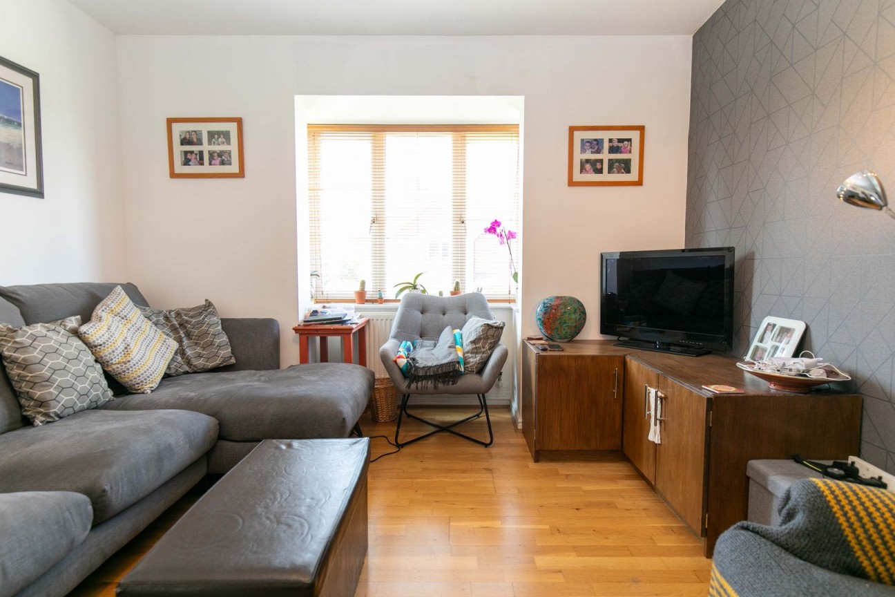 2, Samuel Webb Crescent, Douglas, IM2 6PP. — Photo 3 of 17