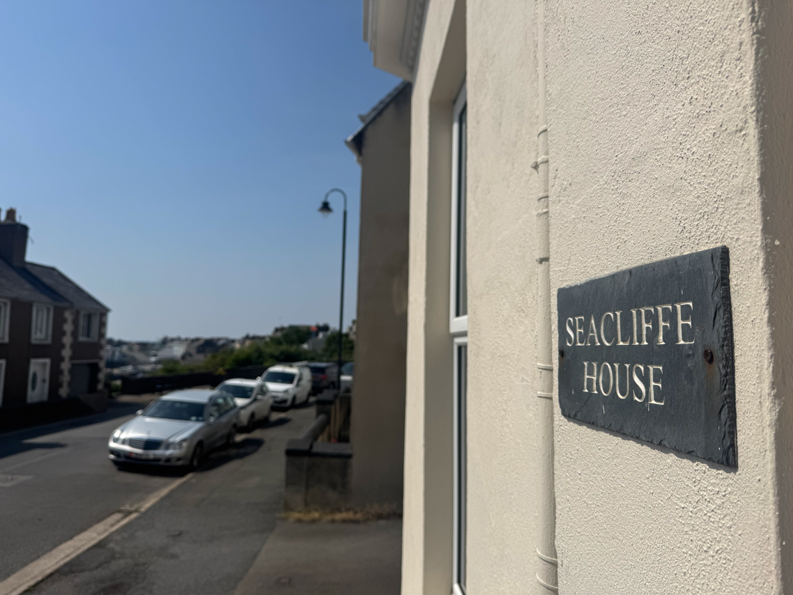 Apartment 4, Seacliffe House, Port St Mary. — Photo 2 of 25