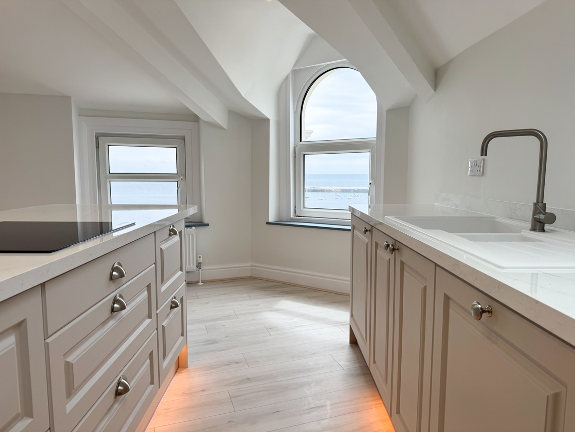 Apartment 4, Seacliffe House, Port St Mary. — Photo 4 of 25
