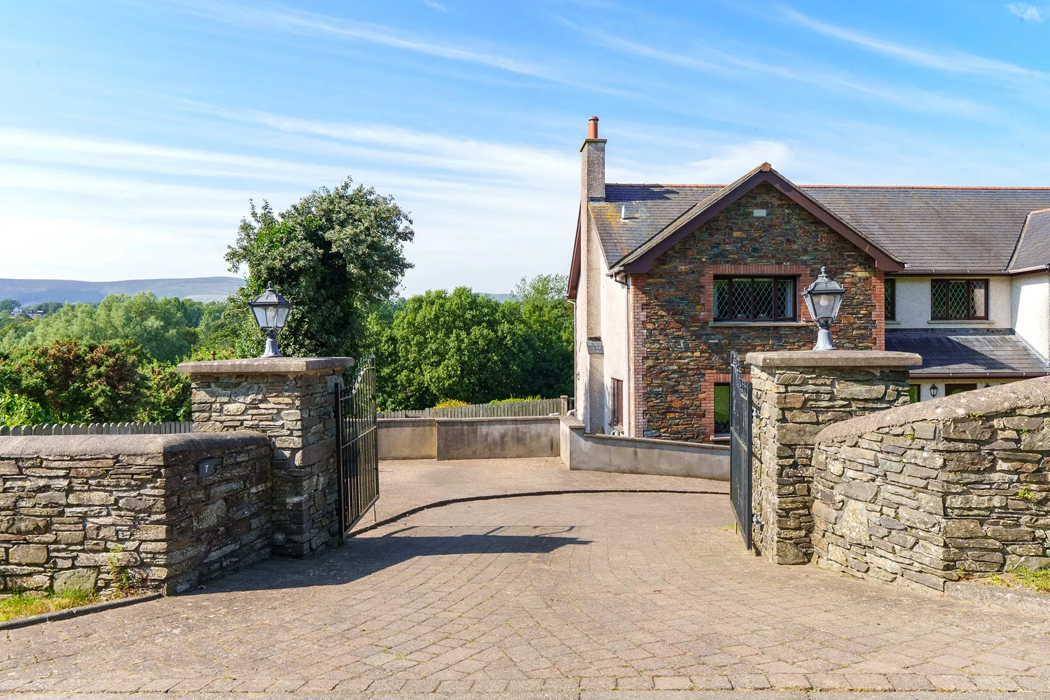 7 The Downs, Union Mills. — Photo 2 of 5