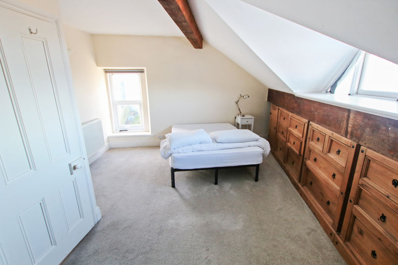17 Victoria Road, Port St Mary IM9 5AF. — Photo 5 of 18