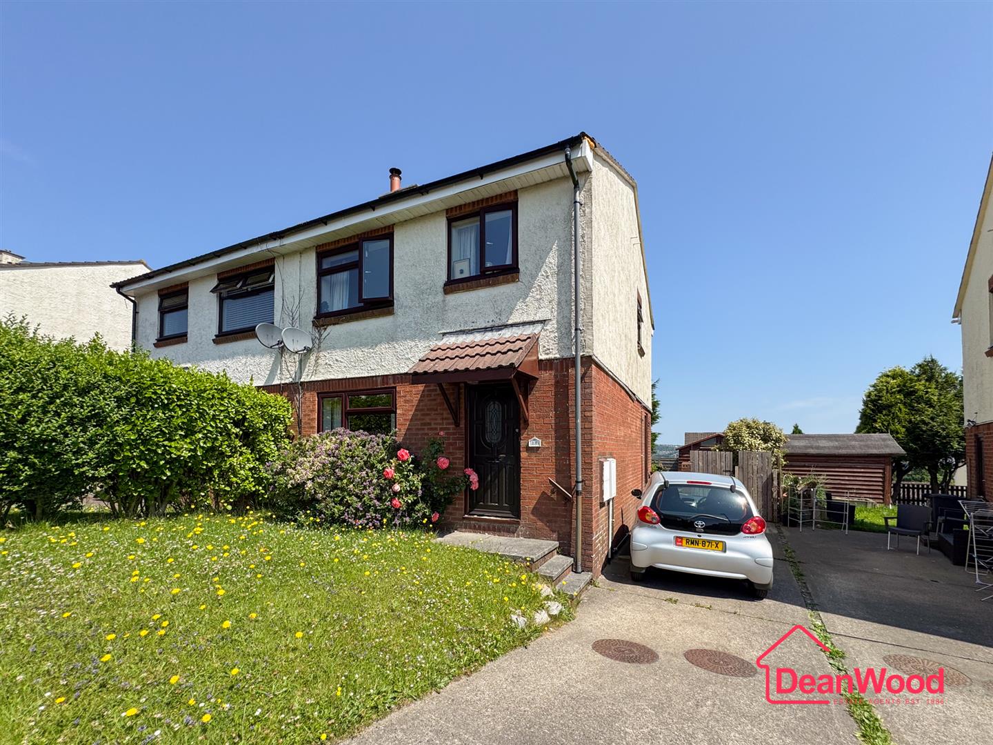 18 Close Cowley, Douglas, Isle Of Man. — Photo 2 of 19