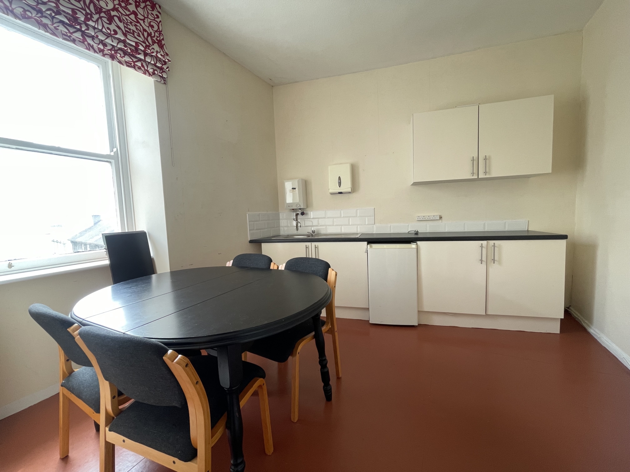 2nd Floor Suite, 53 Victoria Street, Douglas. — Photo 3 of 5