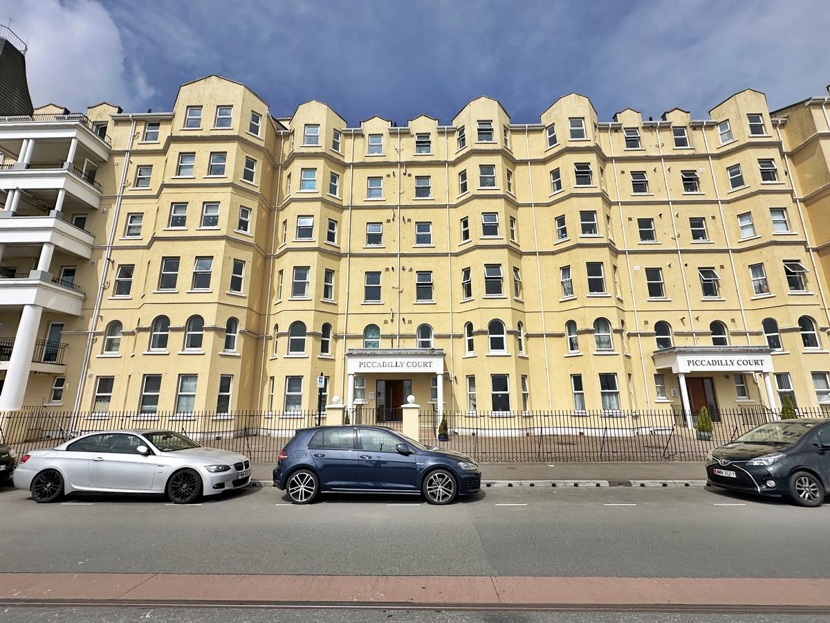 22 Piccadilly Court, Queens Promenade, Douglas, Isle Of Man. — Photo 2 of 15