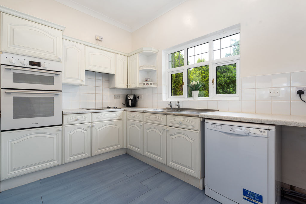 152 Fairways Crescent Murrays Lake Drive, Santon IM4 2JA. — Photo 4 of 29