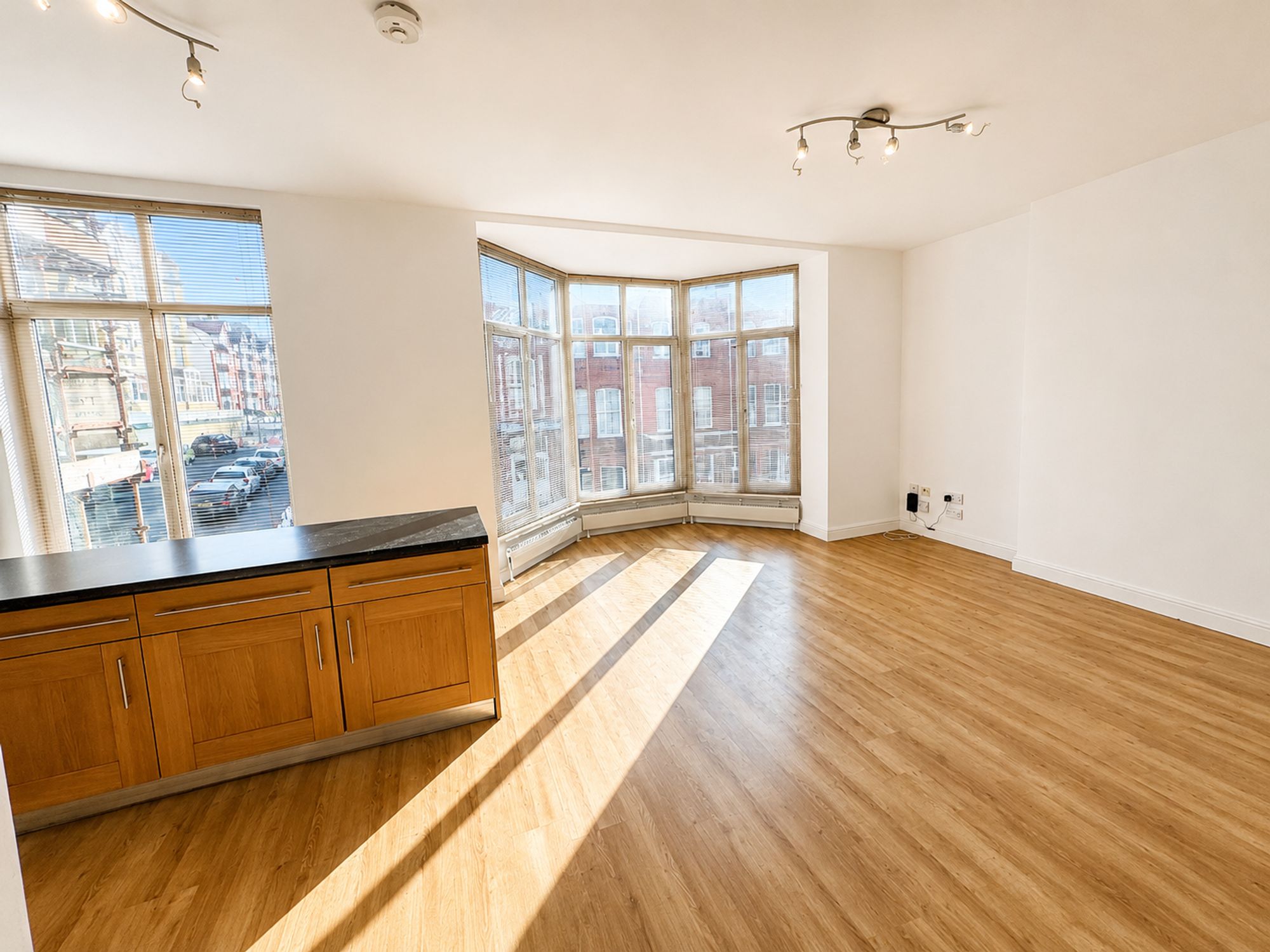 2 bed flat to rent in Empress Drive, Douglas, IM2. — Photo 3 of 3