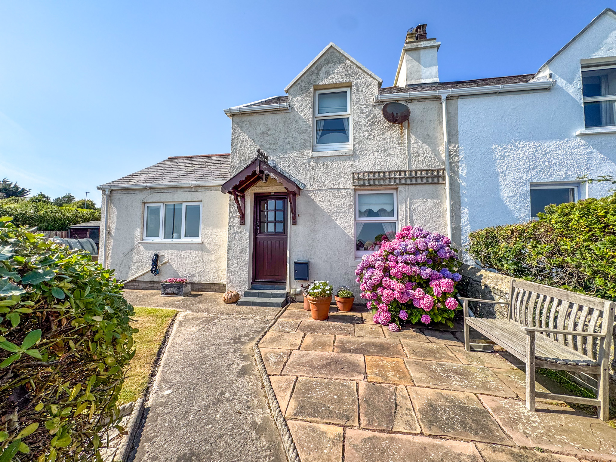 Valdron House, Ballagawne Road, Colby. — Photo 2 of 19