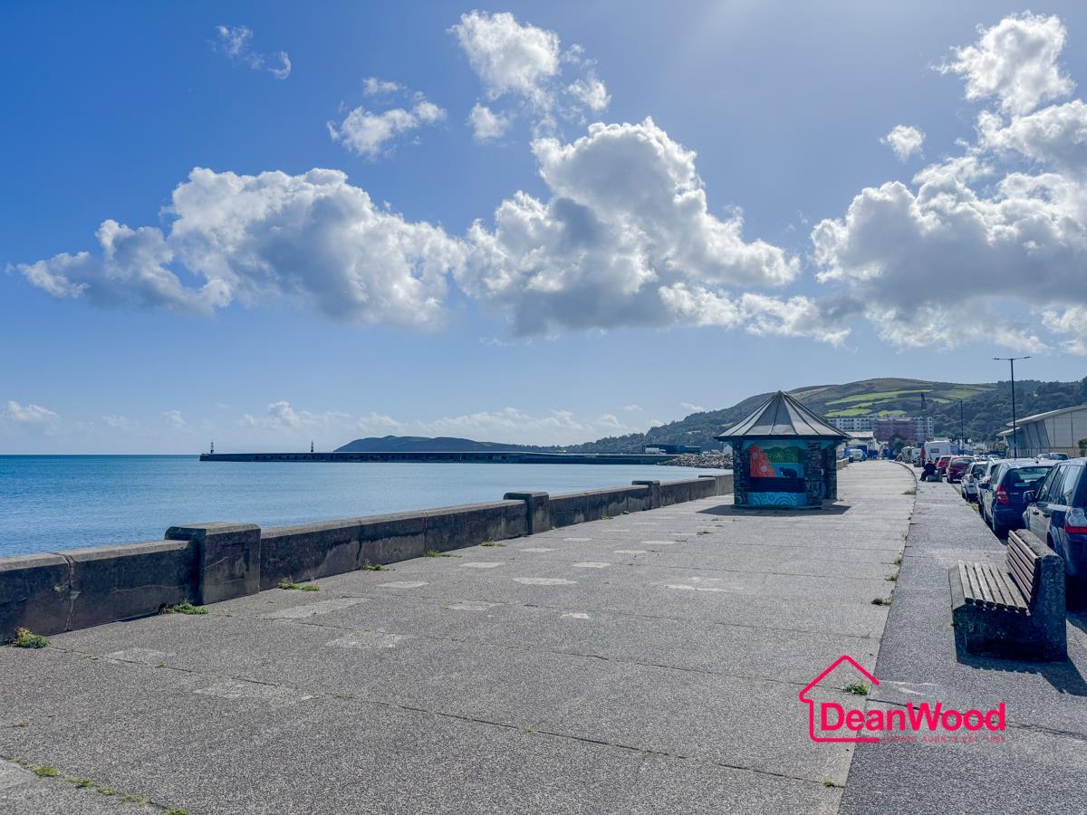 Apartment 7 Isle of Alanis, Mooragh Promenade, Ramsey. — Photo 3 of 26