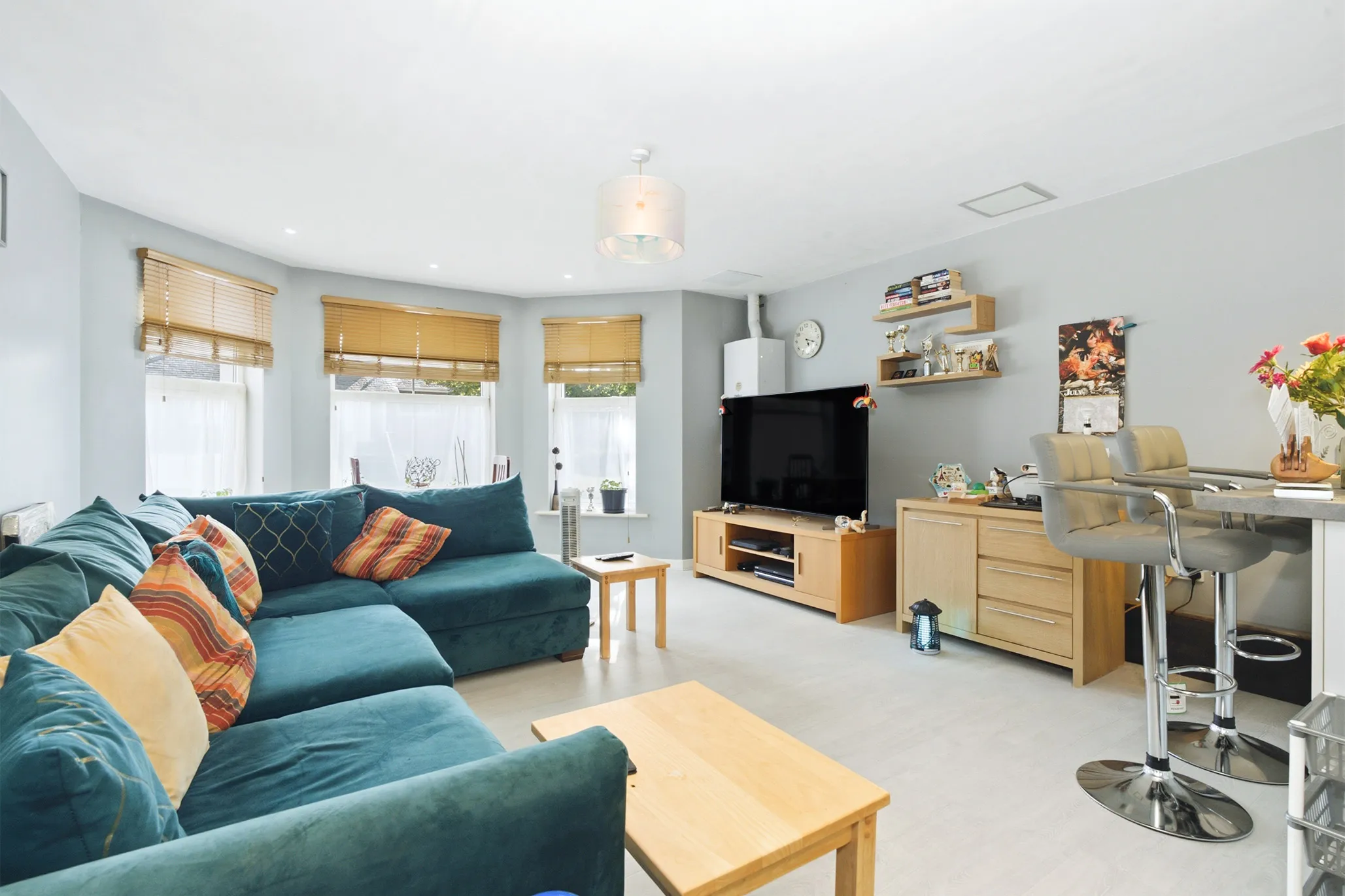 Apartment 5, Queens Pier Apartments, Queens Drive East, Ramsey. — Photo 3 of 5