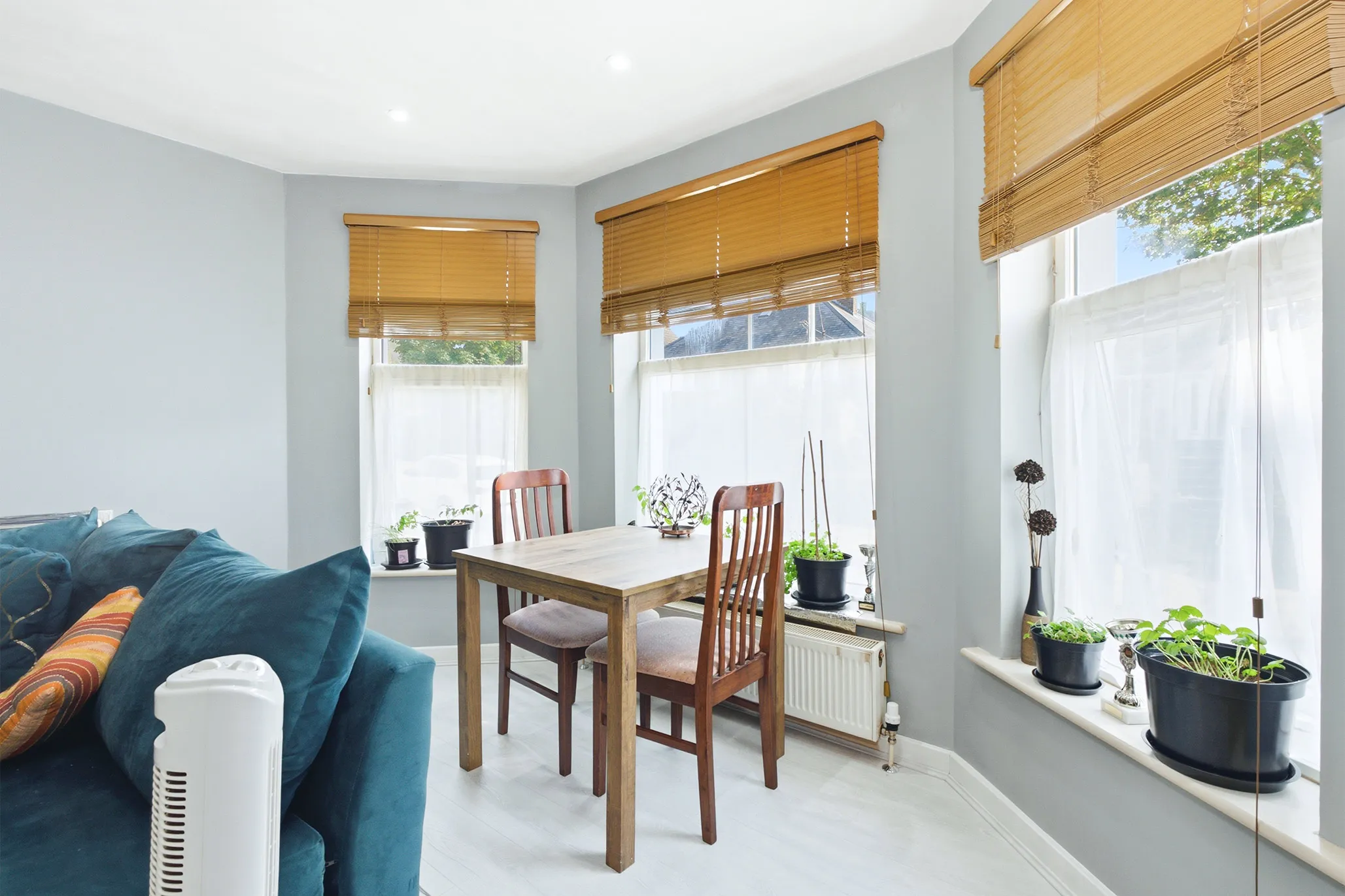 Apartment 5, Queens Pier Apartments, Queens Drive East, Ramsey. — Photo 5 of 5