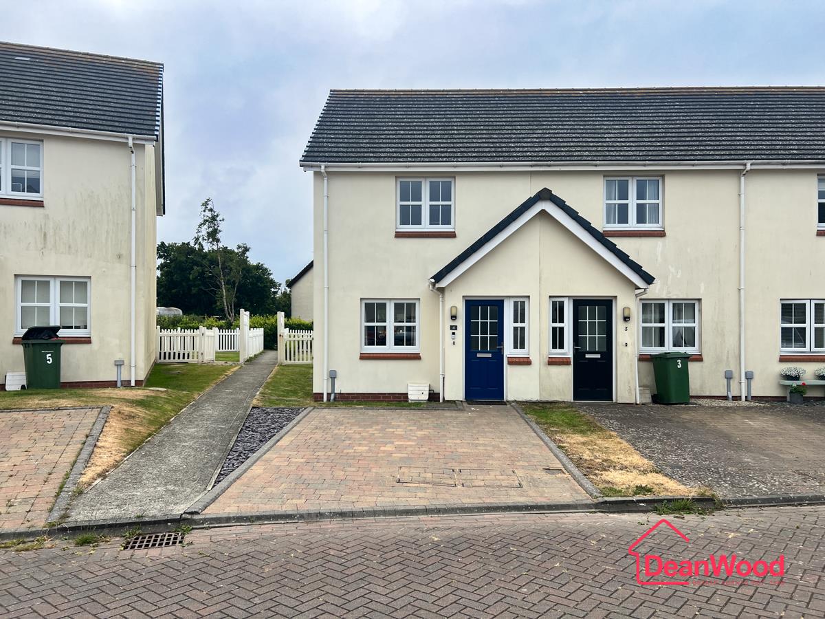 4 Mcleods Field, Peel, Isle Of Man. — Photo 1 of 24