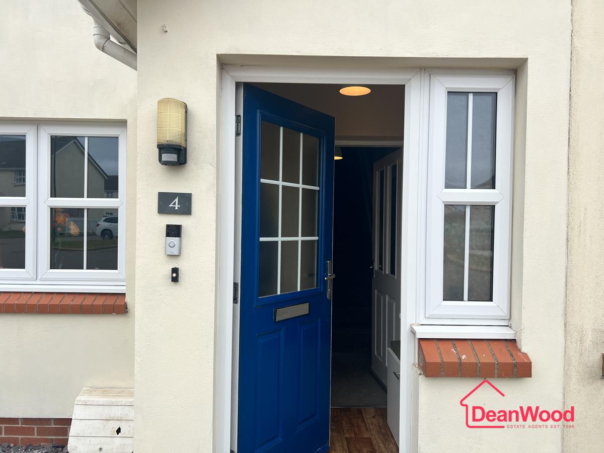 4 Mcleods Field, Peel, Isle Of Man. — Photo 2 of 24