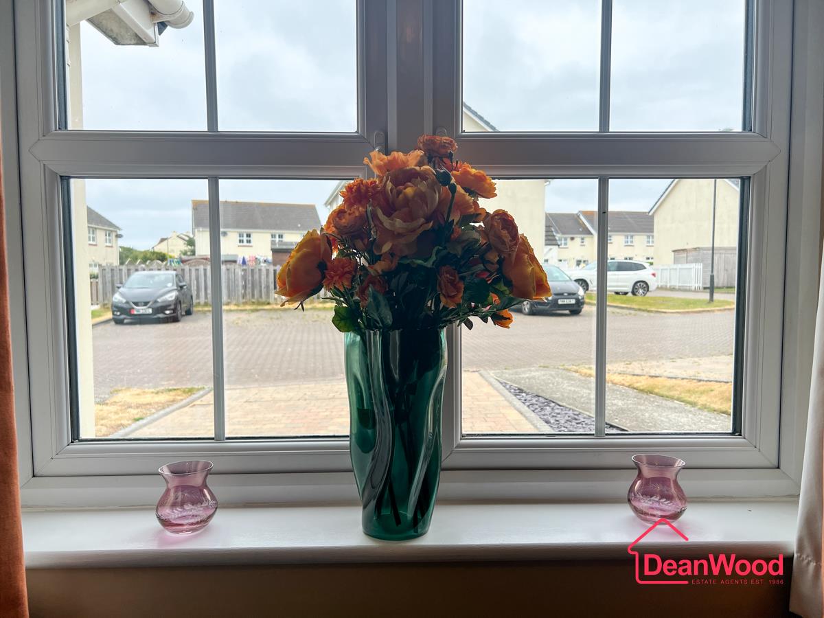 4 Mcleods Field, Peel, Isle Of Man. — Photo 5 of 24