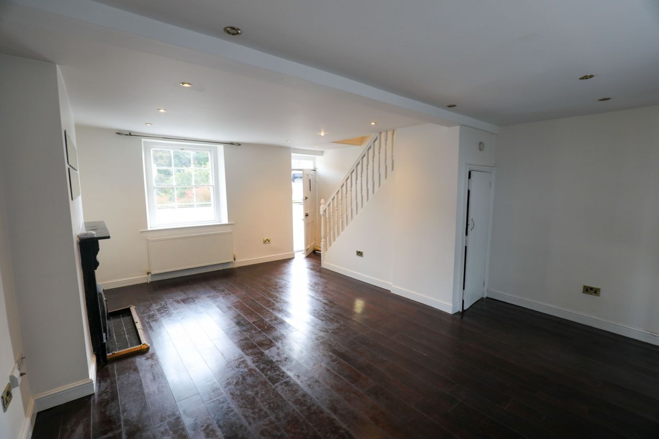3, Dumbells Terrace, Laxey, IM4 7NY. — Photo 5 of 13