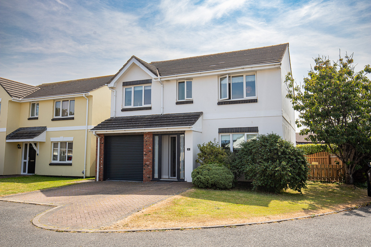 Ramsey Road, Isle Of Man, IM5 1, Ramsey. — Photo 1 of 42
