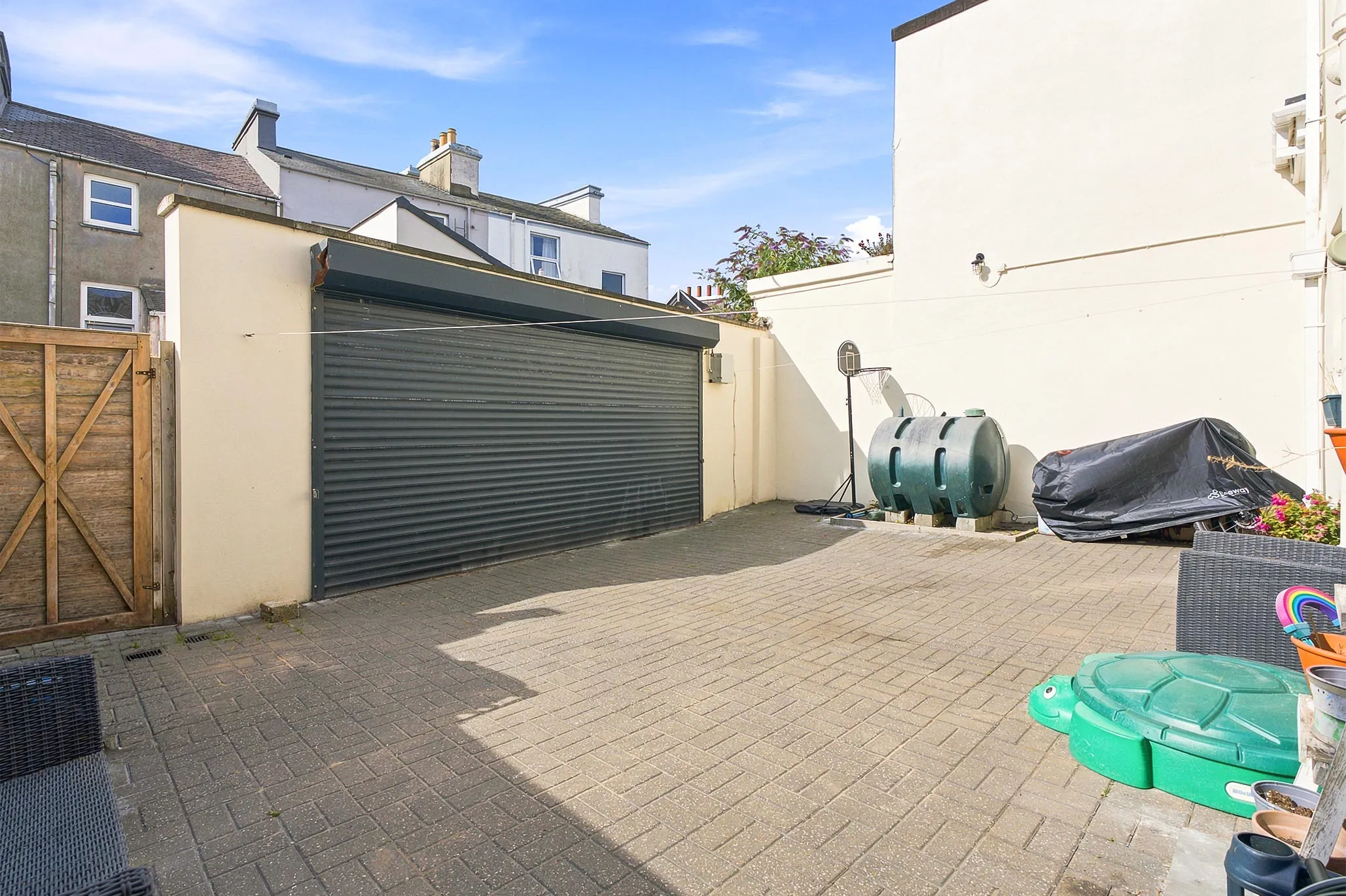 17 Wesley Terrace, Douglas. — Photo 2 of 5