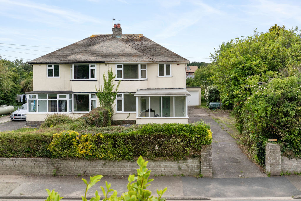 Neston, Jurby Road, Ramsey IM8 3NZ. — Photo 1 of 20