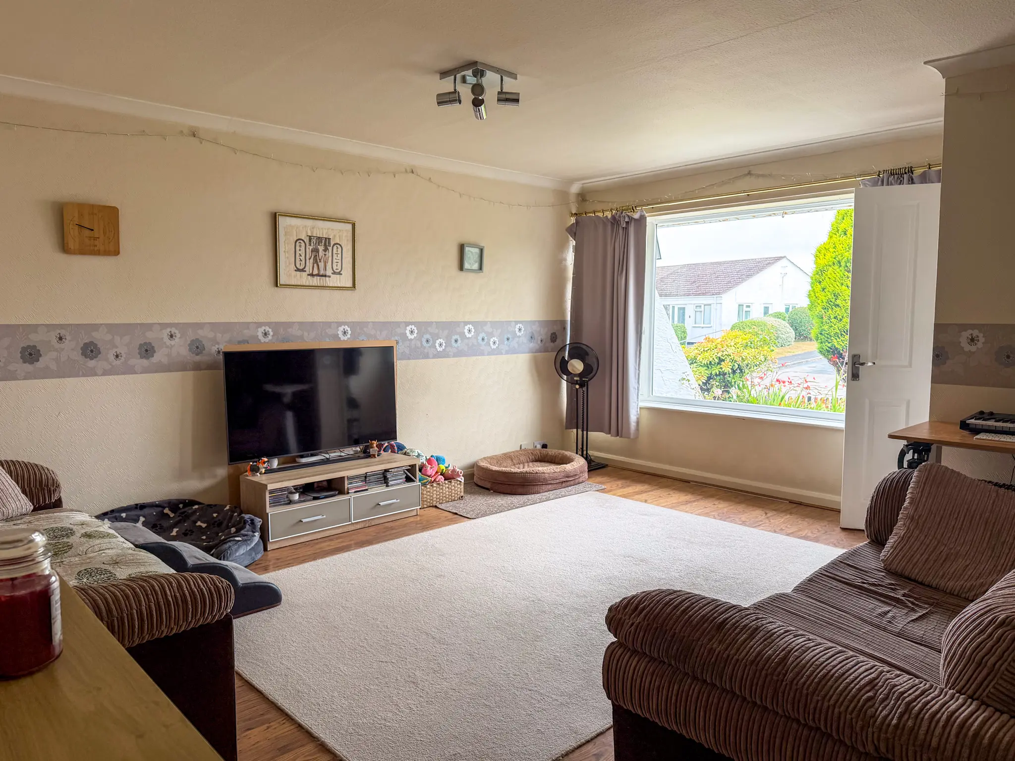 12 Bowness Crescent, Onchan. — Photo 5 of 16