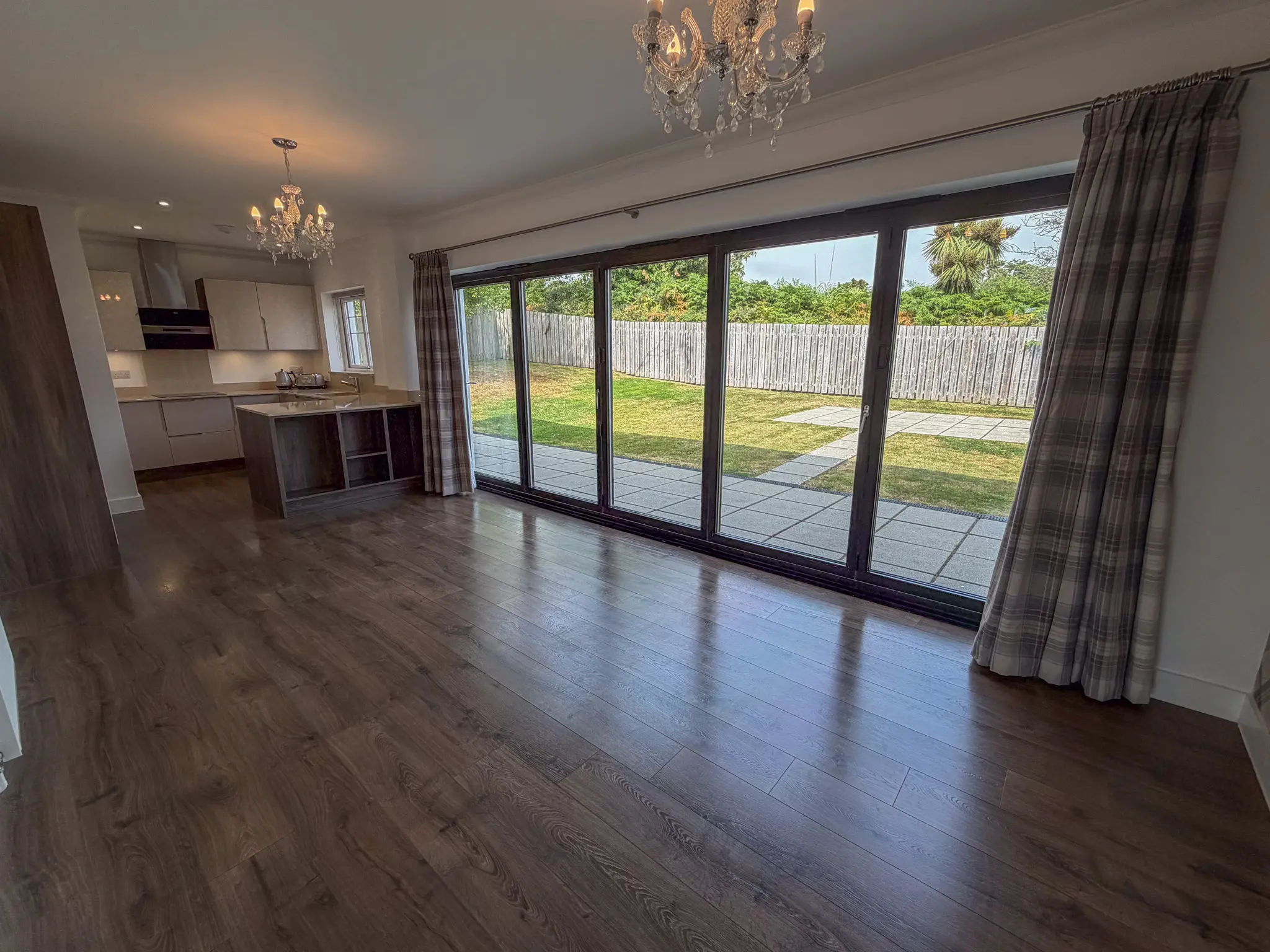 4 Bradda View Grove, Port Erin. — Photo 5 of 26