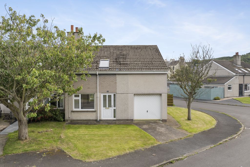 17 Creggan Mooar, Port St Mary IM9 5BB. — Photo 1 of 20